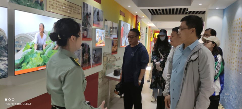 参观王继才事迹展览馆03.jpg